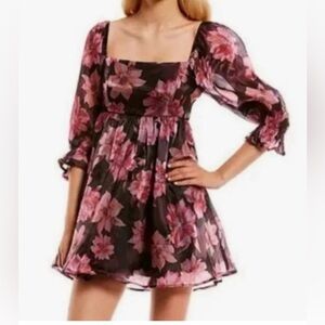 Thirty Thirty La Floral Square Neck Babydoll Puff Sleeve
Dress Size M